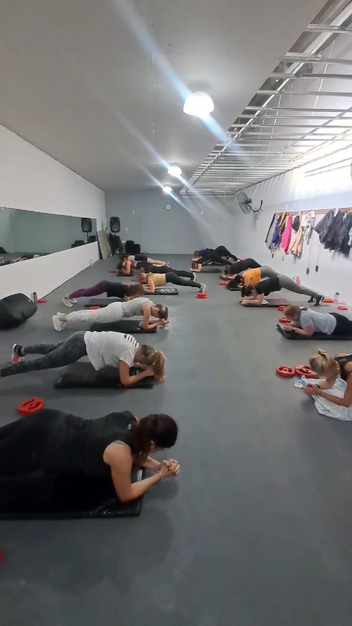 Una clase en el salón de Crazy Fitness, Boedo